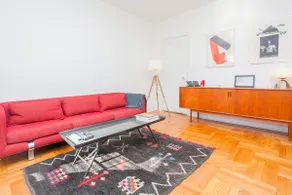 Spacious & Sunny in Prime Brooklyn - Image 2