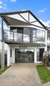 Driftwood Townhouse - Waterfront-Central Location - Image 3