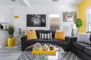 2bed1bath Bungalow w/ laundry and parking - Image 5