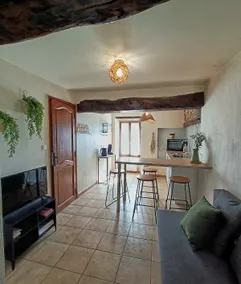 Cozy 2-bedroom in the heart of a picturesque village - Image 3