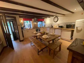 Character Cottage tucked away in fabulous location - Image 2