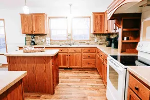 Beautiful Hilltop View/ Hot Tub/ King Bed Suite - Image 4