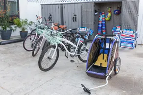 Near Bay w/ BBQ, Deck, A/C, Bikes, Beach Gear, Parking & Wi-Fi - Min to Beach! - Image 5