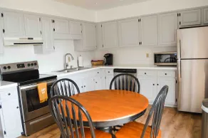 HAPPY VALLEY GET AWAY Modern 3-bedroom unit - Image 3