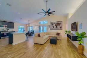 Spacious Home - Heated LED Pool & Ping Pong - Image 4