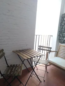 Accommodation in the heart of Valencia with Wi-Fi - Image 3