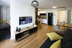 ★ Golden Oak ★ FREE Garage & Bikes ★ Private Patio - Image 2