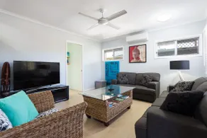 Mango Retreat, Edge Hill. Unlimited BroadbandWiFi. - Image 3