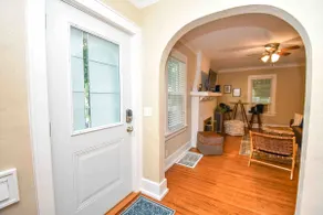 Peoria Heights Petite Charmer- Cozy Cottage Escape - Image 2