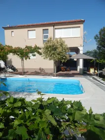 Villa Green Yard - Image 4