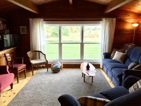 Cedarbelle - Cozy Cabin with Hot Tub & Sauna - Image 4