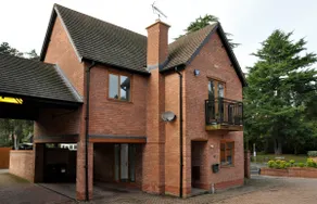 Hampton House - Luxury 5 Bed - NEC / Airport - Image 2