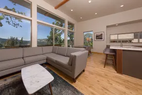 Din Hood River Oasis venter! Moderne og luksuriøs. Tjek billardrummet! - Image 3
