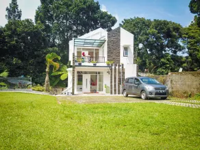 Mandalagiri Puncak Villa - Image 4