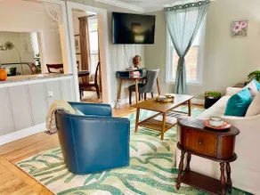 Location! Hot tub, comfy beds, walk to Main St. - Image 3