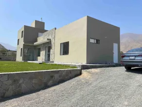Country house with pool - Image 2