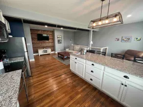 Downtown Lenoir Luxury Apartment - Image 4