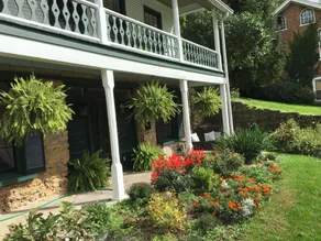 Beautiful Miner's Cottage in a Garden - Image 2