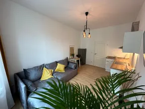 Wonderful living with pond view - Image 2