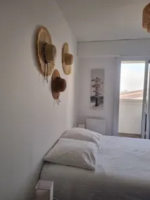 Smuk F2-lejlighed med udsigt over havet med al komfort - Image 3