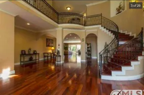 Beautiful spacious home/salt water pool in Encino. - Image 4
