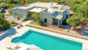 Stylish villa, private heated pool, large garden, sea view, en-suite bathrooms, - Image 2