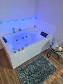 Fancy something special? A hot tub! - Image 3