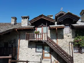Maison Cenne, Val d'Aosta, Gressan - Image 3