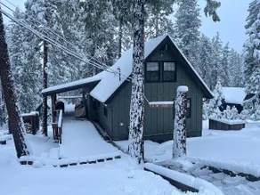 The NuttyBear Cabin with Hot Tub - Image 5