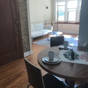 Entire city Apartment with free street parking - Image 2