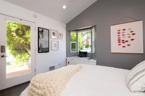 Modern Camas Cottage - Image 3