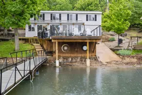 Lake Front, newly remodeled, private dock & more - Image 3