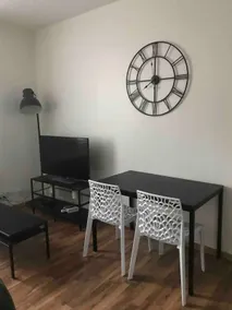 Large 2-room apartment in the Saint-André neighborhood - Image 3