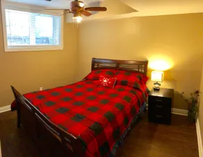 Beautiful lower unit in Downtown Mississauga - Image 4