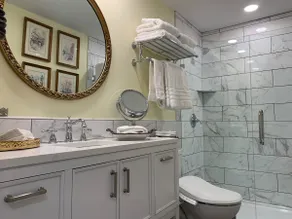 Exceptional Home with A+ Linens walk to town - Image 2
