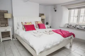 Lovely Beach front cottage, Hope Cove, South Devon - Image 4
