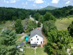 1841 Farmhouse located in the Warwick Valley! - Image 5