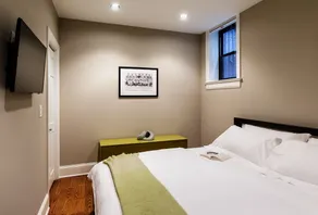 Wrigleyville Inn, schönes modernes 1 Schlafzimmer, nur wenige Schritte vom Wrigley Field entfernt - Image 3