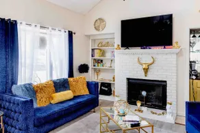 Modern Townhouse ~ King Bed ~ Fast Wifi ~ Pets OK! - Image 3