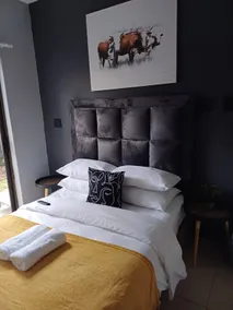 Comfortable studio. Business ready. Secure parking - Image 5