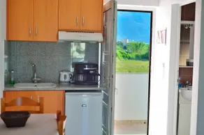Triple Studio with Pool View - Reina Apartments - Image 3