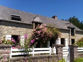 Typical Breton charming longhouse - Image 2