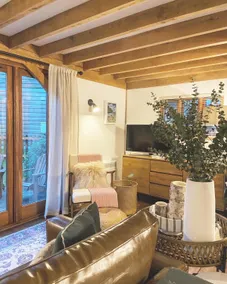 Luxury dog friendly riverside lodge in Cornwall - Image 2