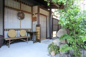 In the heart of Kyoto! Ryokan-style temple lodging. Limited to one group per day. - Image 2