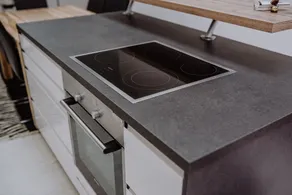 THE SKY SUITE 5 –LINZ ROOFTOP LOFT –WHIRLPOOL - Image 5