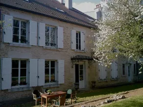 Large charming home - Image 5