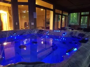 Woodshores Retreat - cozy retreat, hot tub, Lk MI - Image 2
