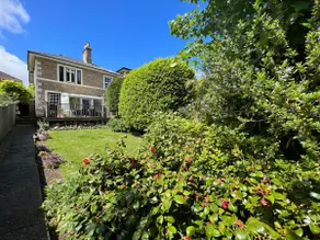 Cosy traditional cottage with parking and garden - Image 3