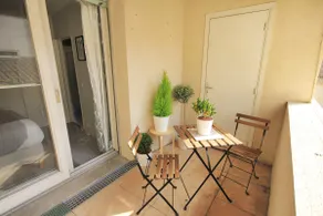 Apartment opposite Palais des Papes, A/C & terrace - Image 4