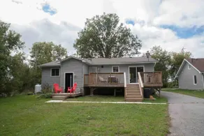Bobcaygeon Escape | Sleeps 12 | Near Lake & Games - Image 2
